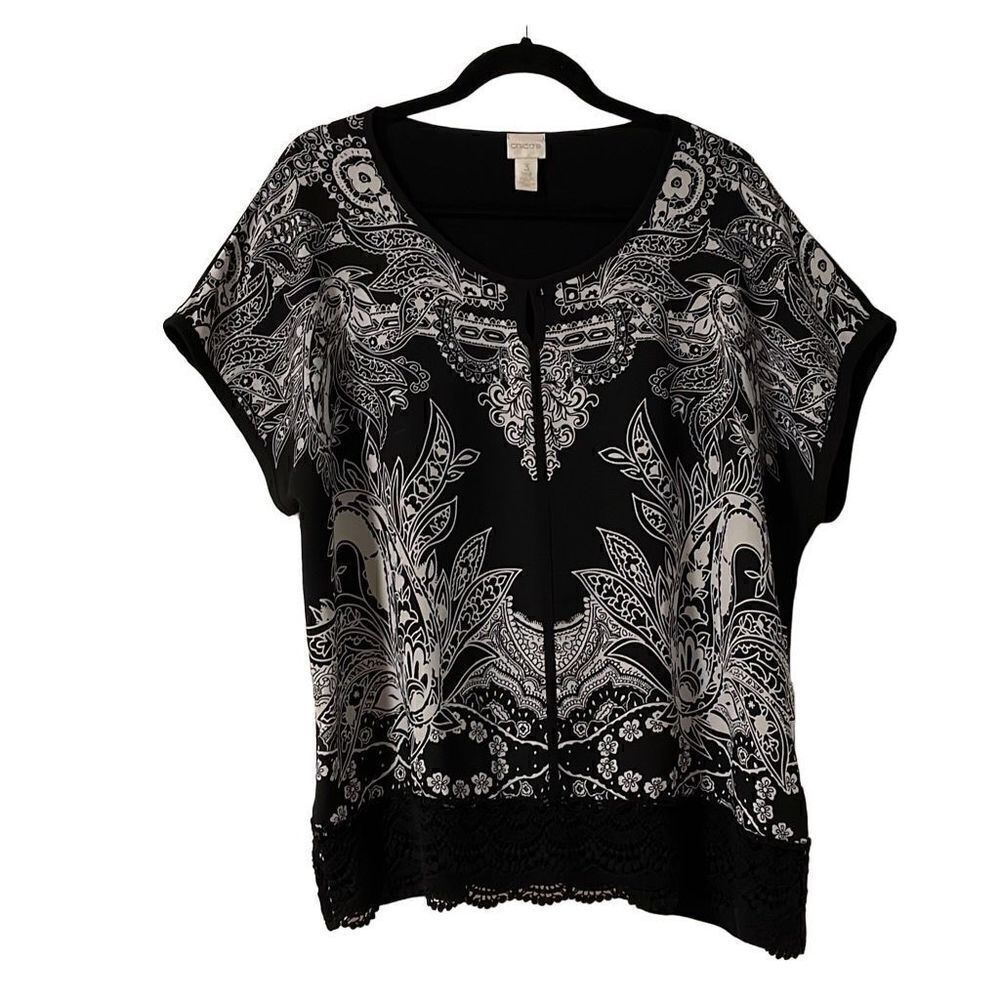 Chico’s black and white placed print front short sleeve keyhole top XL
